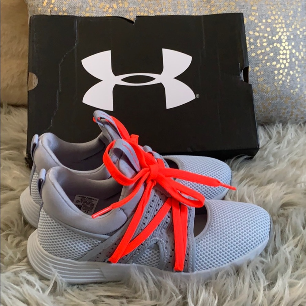 Brand new under armour shoes!!!